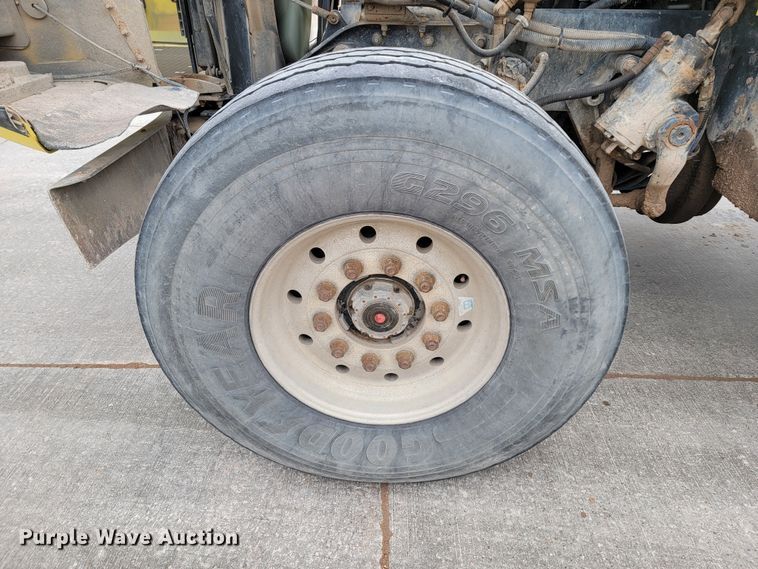 image for item LV9456 2006 Kenworth W900  ready mix truck