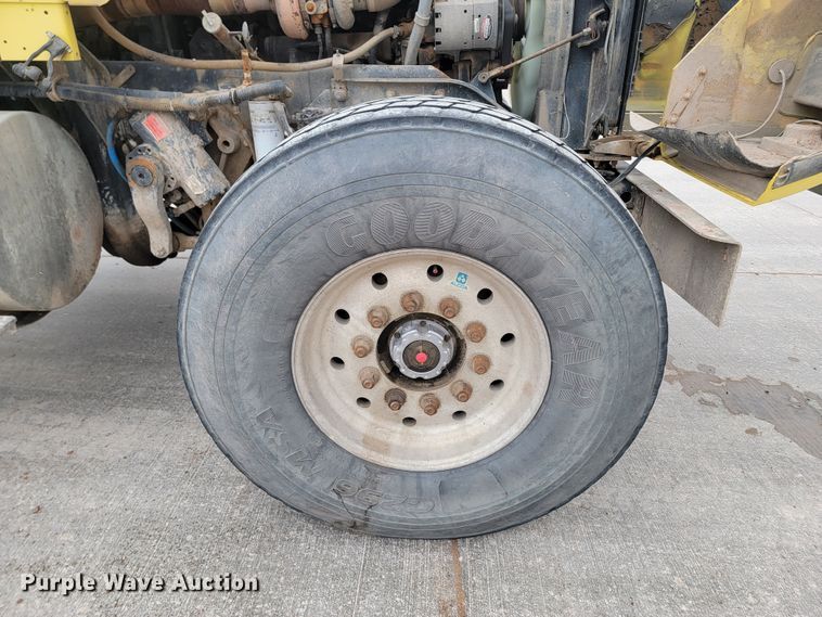 image for item LV9456 2006 Kenworth W900  ready mix truck