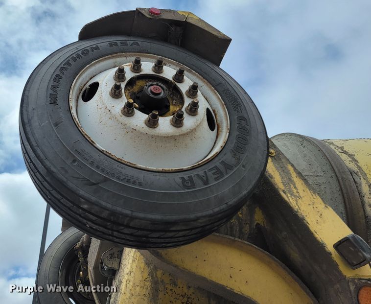 image for item LV9456 2006 Kenworth W900  ready mix truck