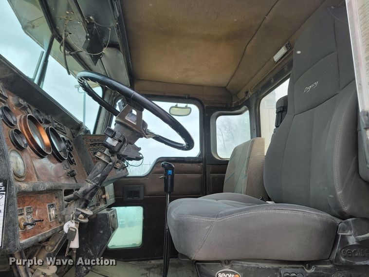 image for item LV9457 1999 Kenworth W900  ready mix truck