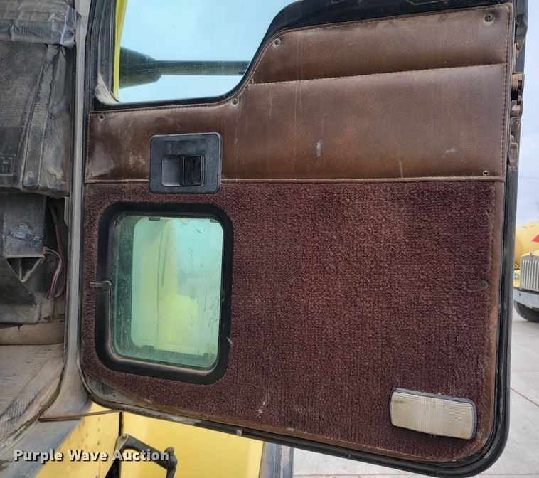 image for item LV9457 1999 Kenworth W900  ready mix truck