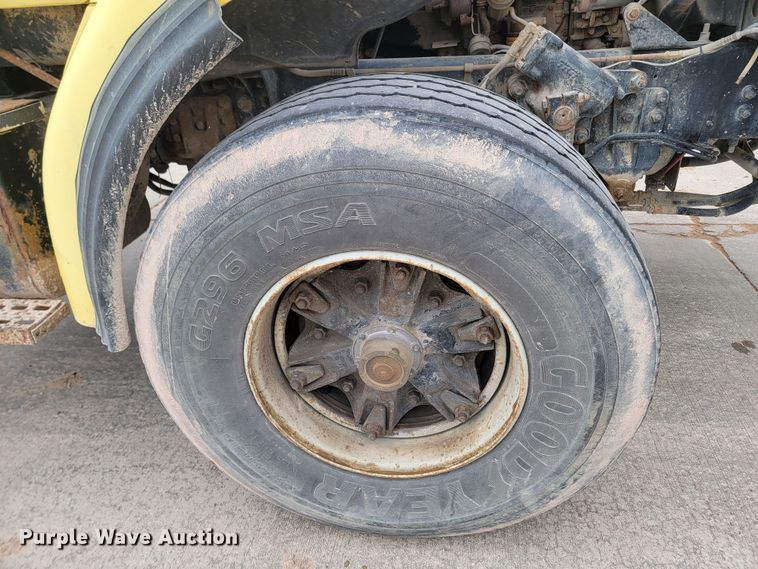 image for item LV9458 2002 Sterling LT8500  ready mix truck