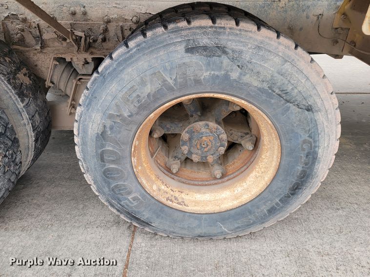 image for item LV9458 2002 Sterling LT8500  ready mix truck