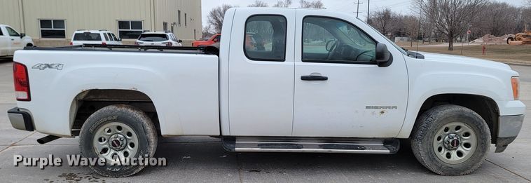 image for item LV9459 2013 GMC Sierra 1500  Ext. Cab pickup truck