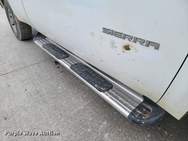 image for item LV9459 2013 GMC Sierra 1500  Ext. Cab pickup truck