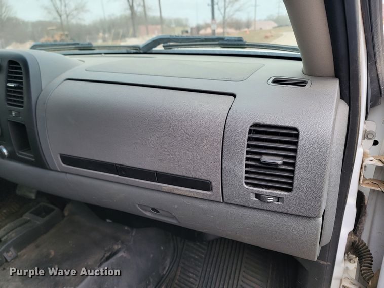 image for item LV9459 2013 GMC Sierra 1500  Ext. Cab pickup truck