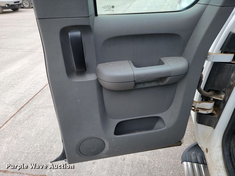 image for item LV9459 2013 GMC Sierra 1500  Ext. Cab pickup truck