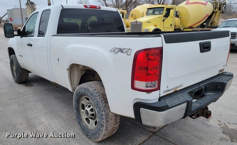 image for item LV9460 2013 GMC Sierra 2500HD  Ext. Cab pickup truck