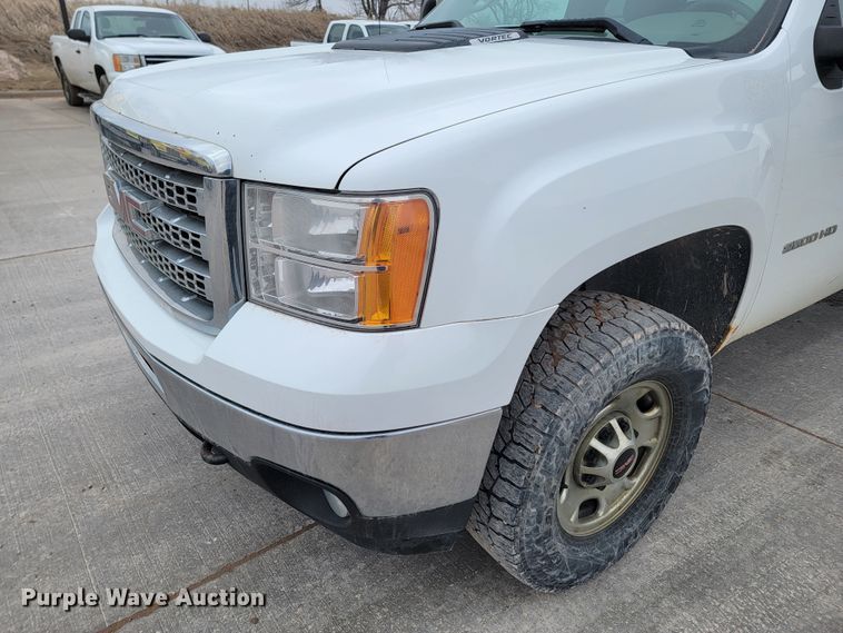 image for item LV9460 2013 GMC Sierra 2500HD  Ext. Cab pickup truck