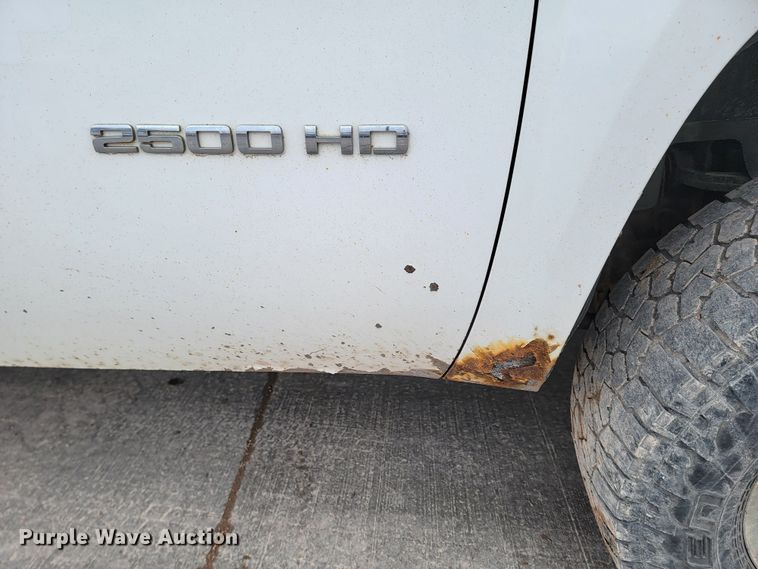 image for item LV9460 2013 GMC Sierra 2500HD  Ext. Cab pickup truck