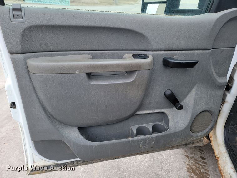 image for item LV9460 2013 GMC Sierra 2500HD  Ext. Cab pickup truck