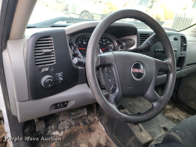 image for item LV9460 2013 GMC Sierra 2500HD  Ext. Cab pickup truck