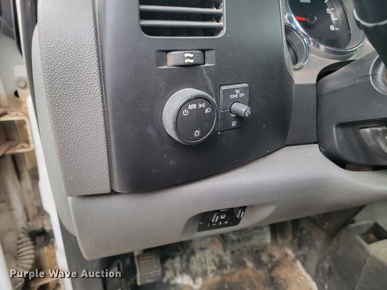 image for item LV9460 2013 GMC Sierra 2500HD  Ext. Cab pickup truck