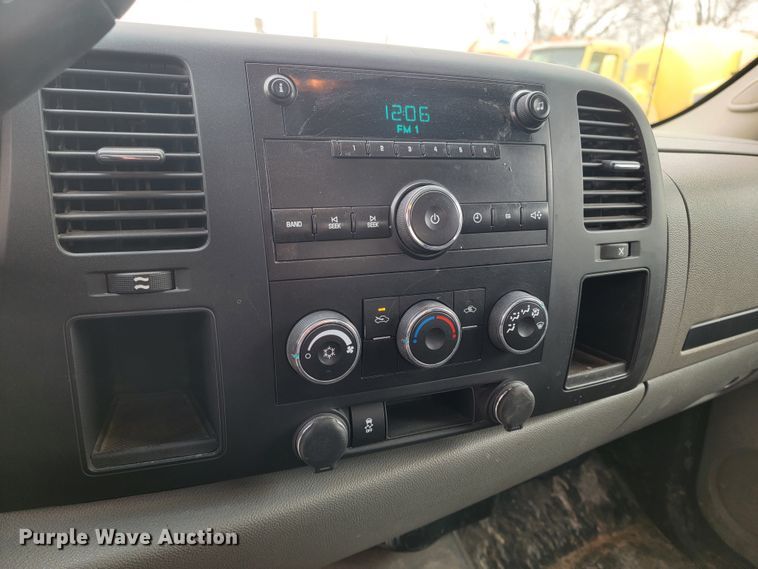 image for item LV9460 2013 GMC Sierra 2500HD  Ext. Cab pickup truck