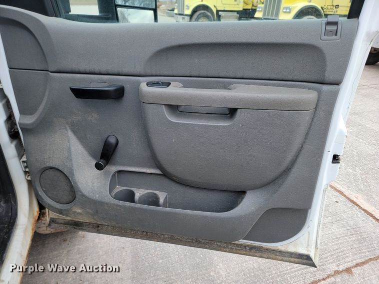 image for item LV9460 2013 GMC Sierra 2500HD  Ext. Cab pickup truck