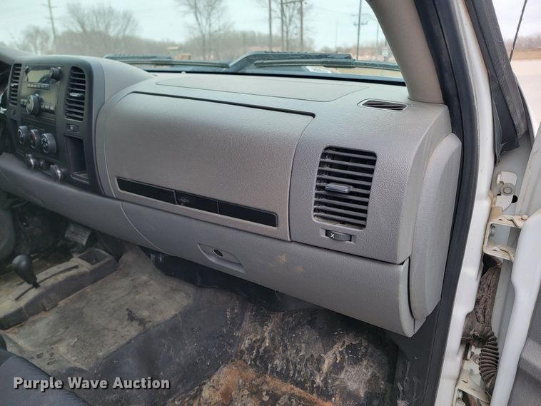 image for item LV9460 2013 GMC Sierra 2500HD  Ext. Cab pickup truck