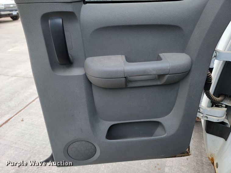 image for item LV9460 2013 GMC Sierra 2500HD  Ext. Cab pickup truck