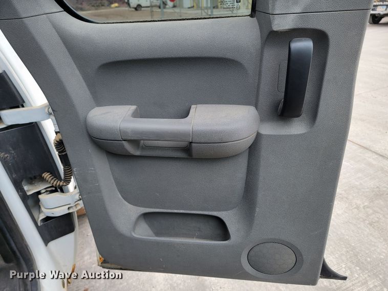 image for item LV9460 2013 GMC Sierra 2500HD  Ext. Cab pickup truck