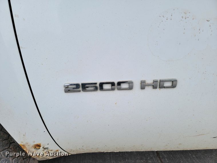 image for item LV9460 2013 GMC Sierra 2500HD  Ext. Cab pickup truck