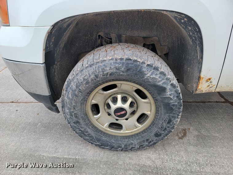 image for item LV9460 2013 GMC Sierra 2500HD  Ext. Cab pickup truck