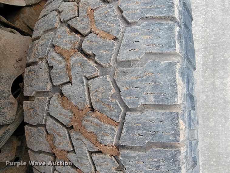 image for item LV9460 2013 GMC Sierra 2500HD  Ext. Cab pickup truck