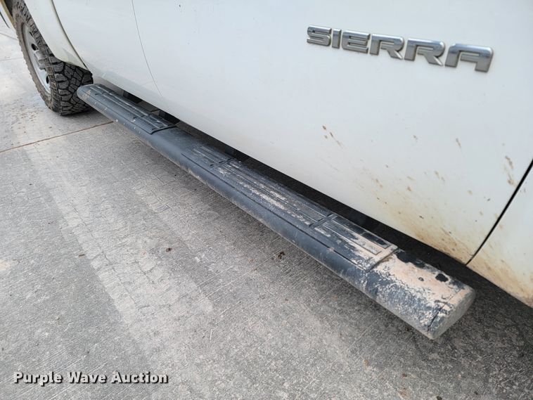 image for item LV9461 2012 GMC Sierra 1500  Crew Cab pickup truck