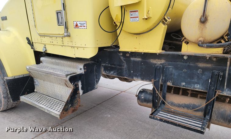 image for item LV9462 2000 Kenworth W900B  ready mix truck