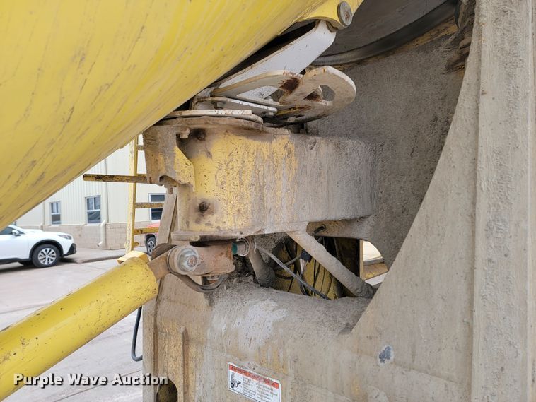 image for item LV9462 2000 Kenworth W900B  ready mix truck