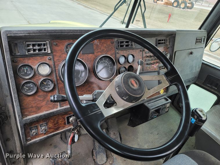 image for item LV9462 2000 Kenworth W900B  ready mix truck