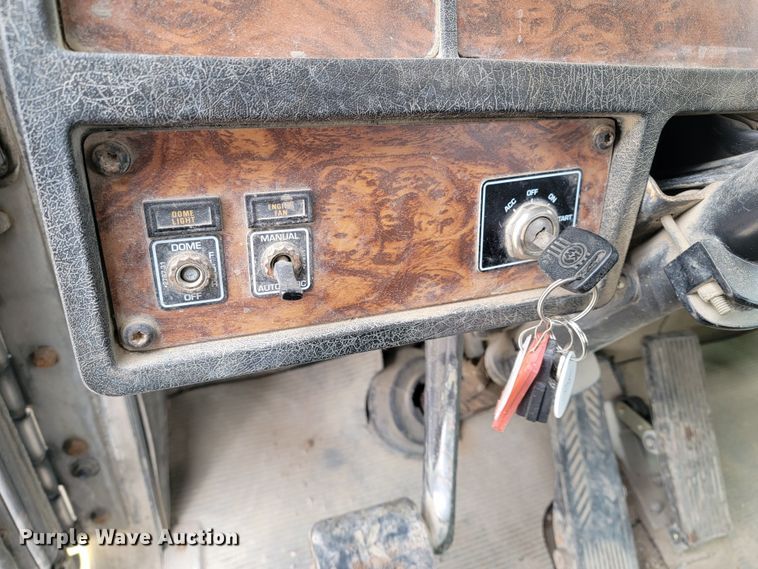 image for item LV9462 2000 Kenworth W900B  ready mix truck