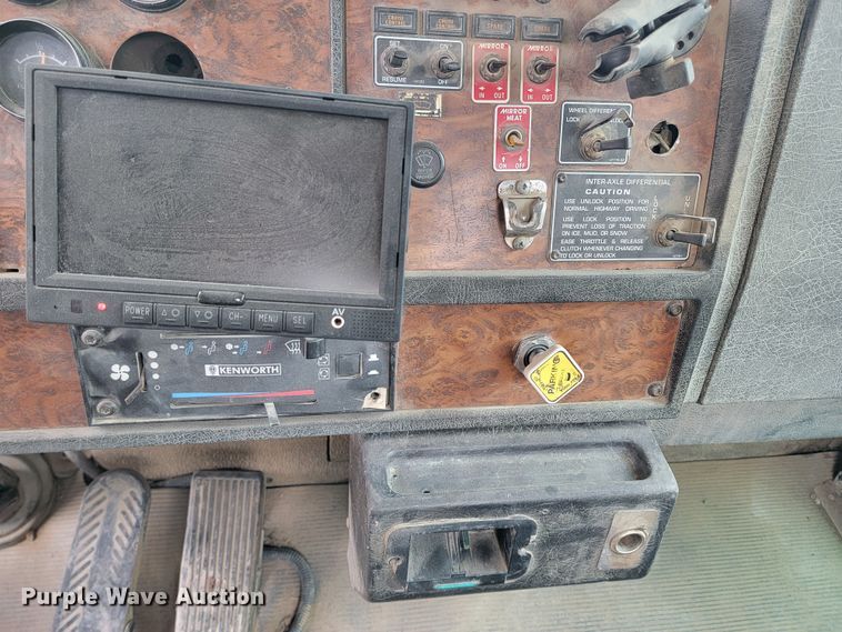 image for item LV9462 2000 Kenworth W900B  ready mix truck