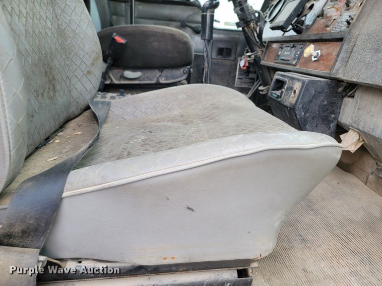 image for item LV9462 2000 Kenworth W900B  ready mix truck