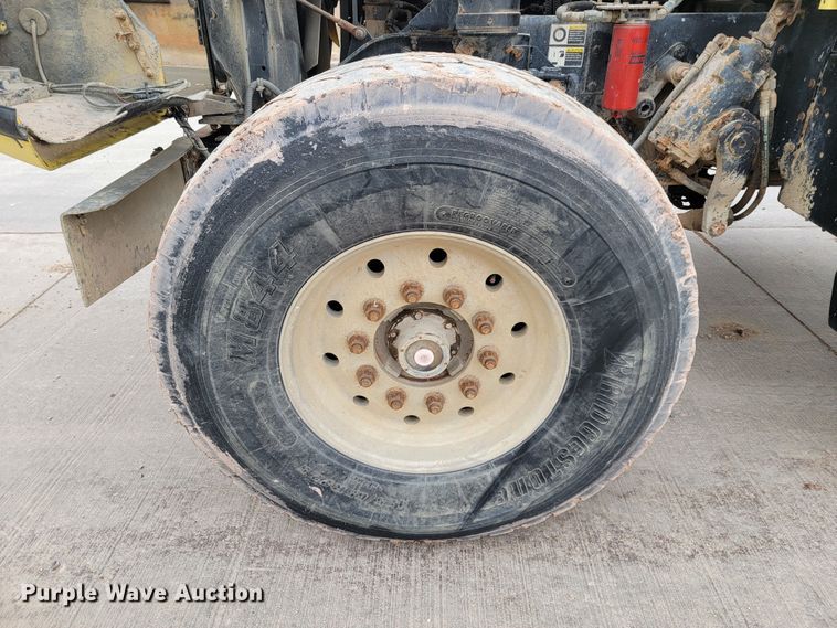 image for item LV9462 2000 Kenworth W900B  ready mix truck