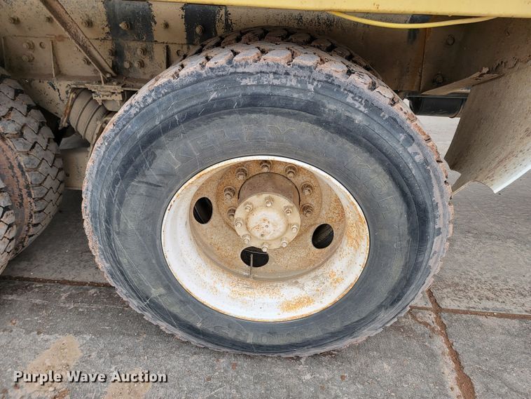 image for item LV9462 2000 Kenworth W900B  ready mix truck