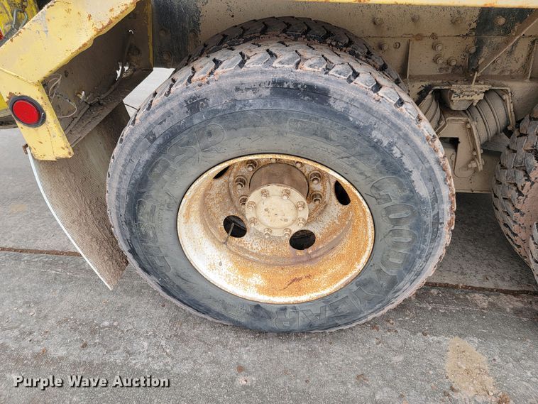 image for item LV9462 2000 Kenworth W900B  ready mix truck