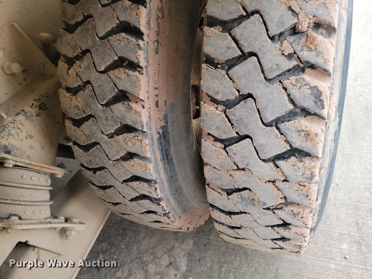 image for item LV9462 2000 Kenworth W900B  ready mix truck