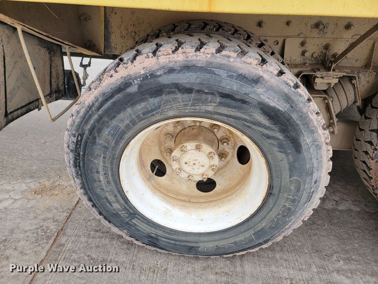 image for item LV9462 2000 Kenworth W900B  ready mix truck