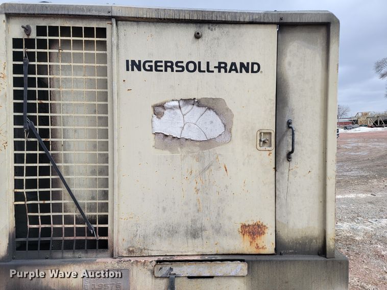 image for item LV9463 1989 Ingersoll Rand 825  air compressor