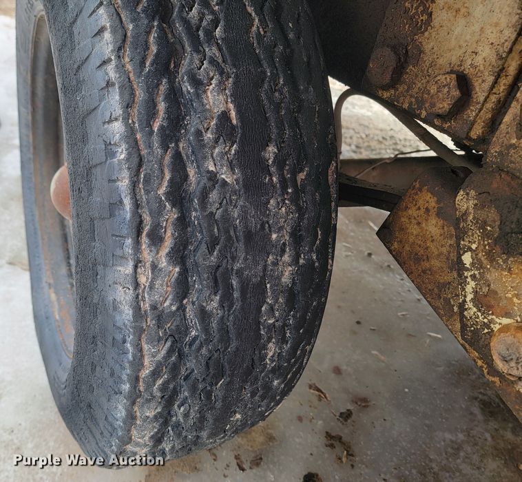 image for item LV9463 1989 Ingersoll Rand 825  air compressor