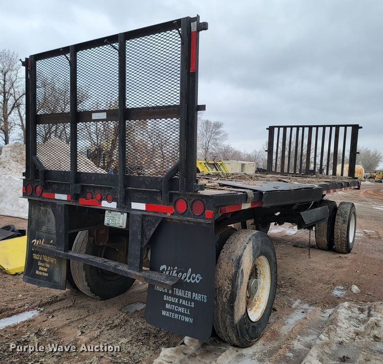 image for item LV9464 1991  flatbed trailer with dolly