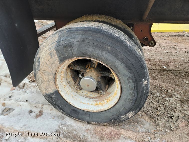 image for item LV9464 1991  flatbed trailer with dolly