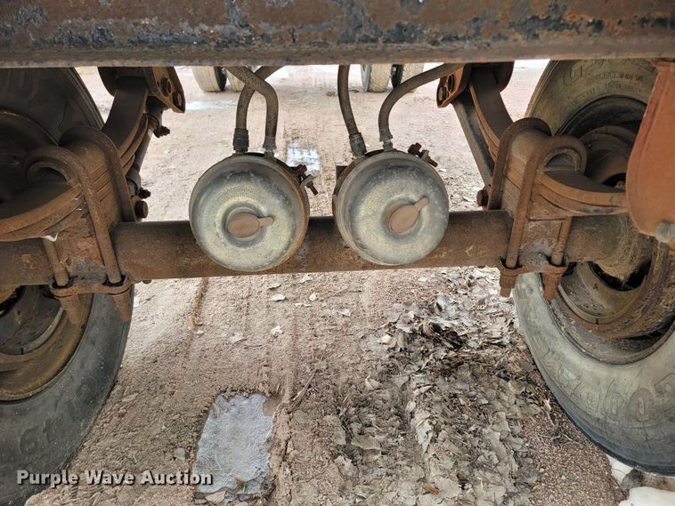 image for item LV9464 1991  flatbed trailer with dolly