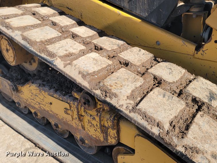 image for item LV9471 2012 Caterpillar 279C2  tracked skid steer loader