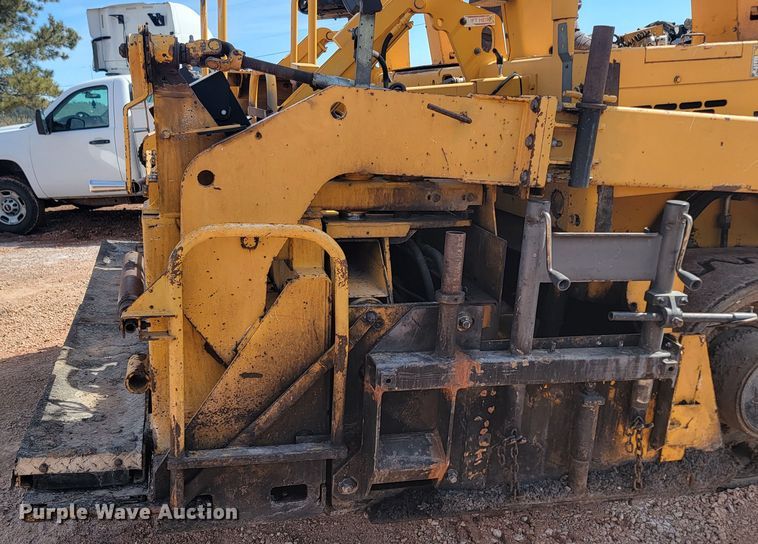 image for item LV9472 2004 Blaw Knox PF-5510  paver