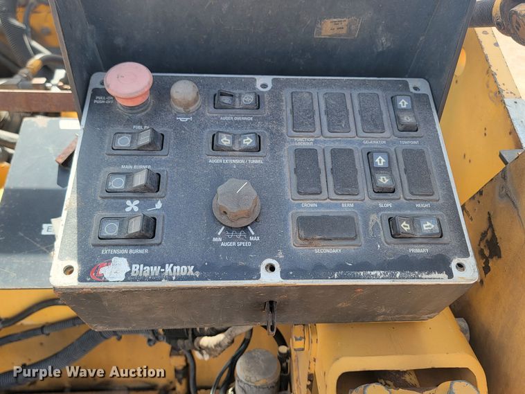 image for item LV9472 2004 Blaw Knox PF-5510  paver