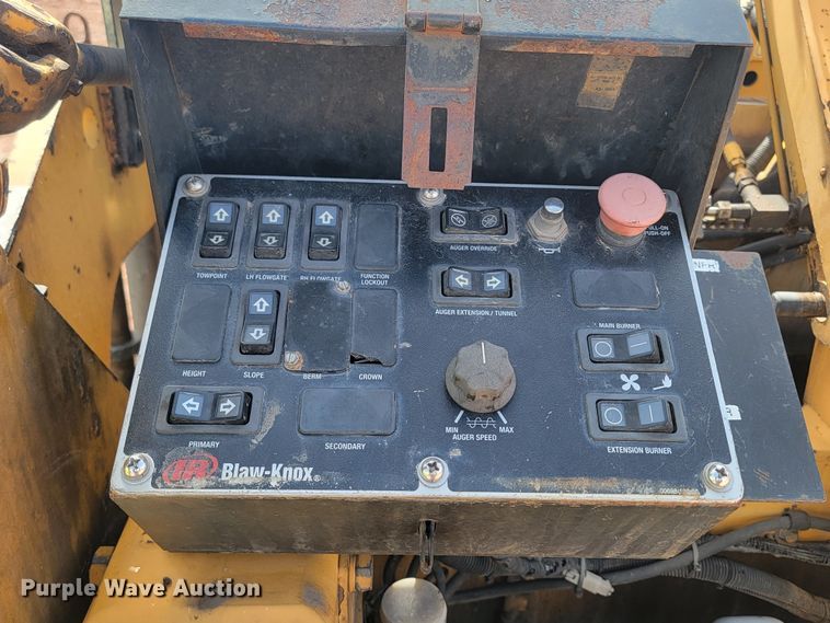 image for item LV9472 2004 Blaw Knox PF-5510  paver