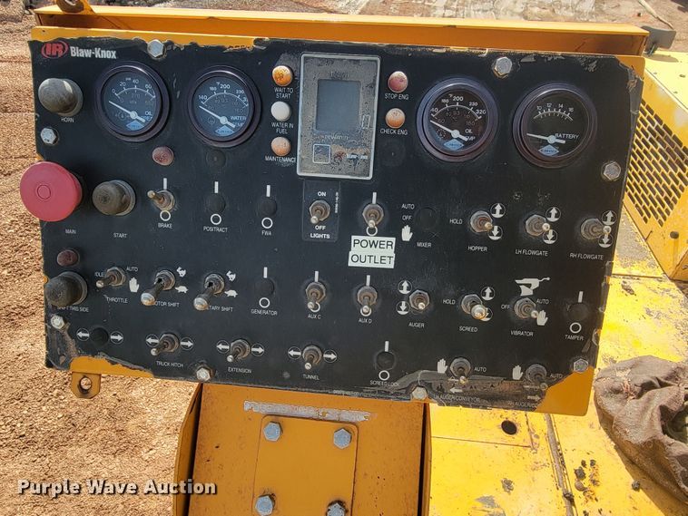 image for item LV9472 2004 Blaw Knox PF-5510  paver