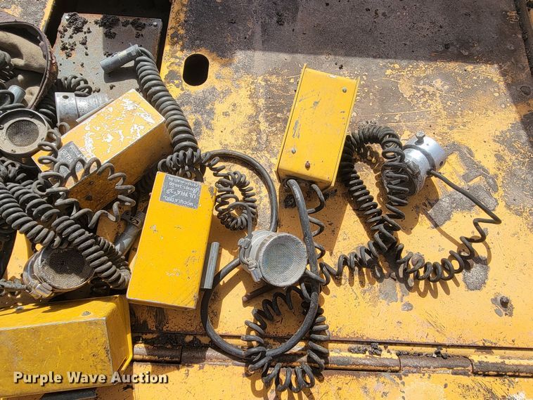 image for item LV9472 2004 Blaw Knox PF-5510  paver