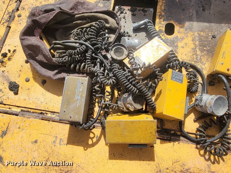 image for item LV9472 2004 Blaw Knox PF-5510  paver