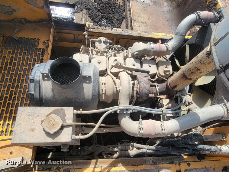 image for item LV9472 2004 Blaw Knox PF-5510  paver